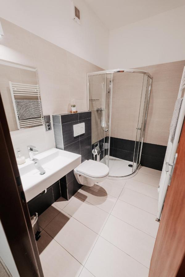דירות פלזן Elegant Studio, 400M From The Square מראה חיצוני תמונה